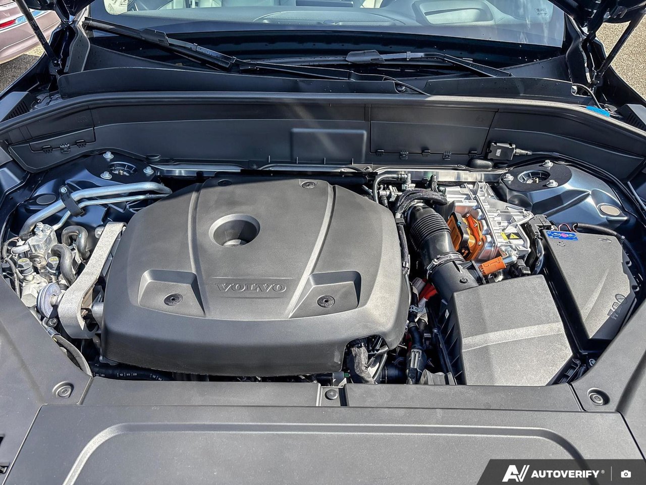 2026 Volvo XC90 Plug-In Hybrid Ultra Dark Theme-7