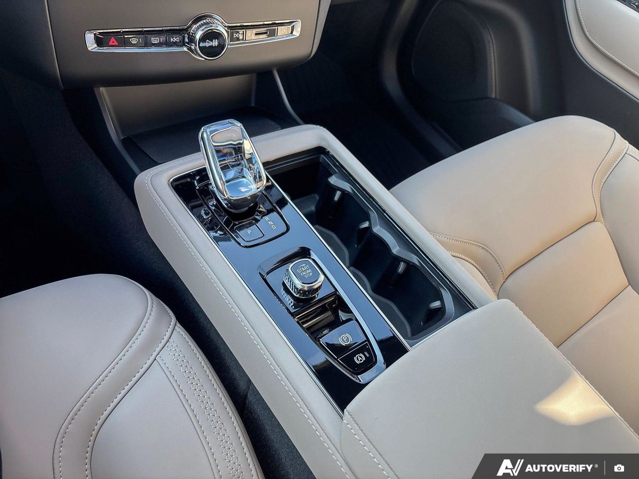 2026 Volvo XC90 Plug-In Hybrid Plus Dark Theme-18