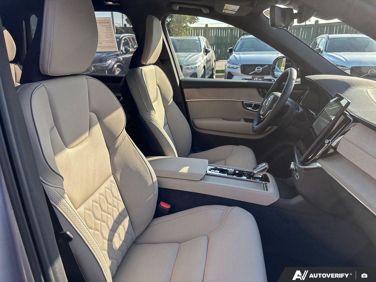 2026 Volvo XC90 Plug-In Hybrid Plus Dark Theme-22