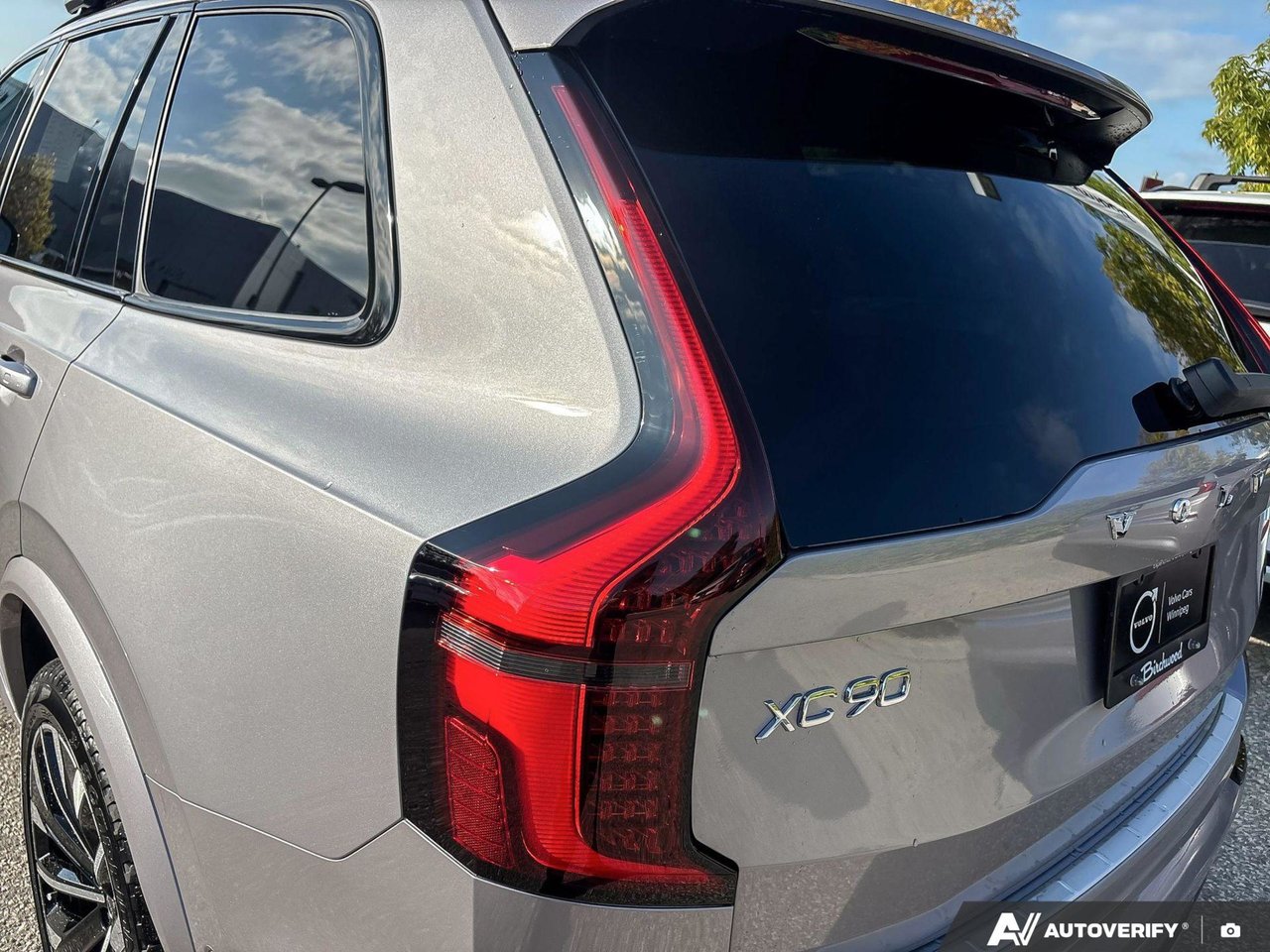 2026 Volvo XC90 Plug-In Hybrid Plus Dark Theme-12