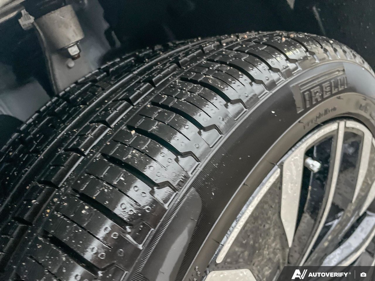 2026 Volvo XC90 Plug-In Hybrid Plus Dark Theme-10