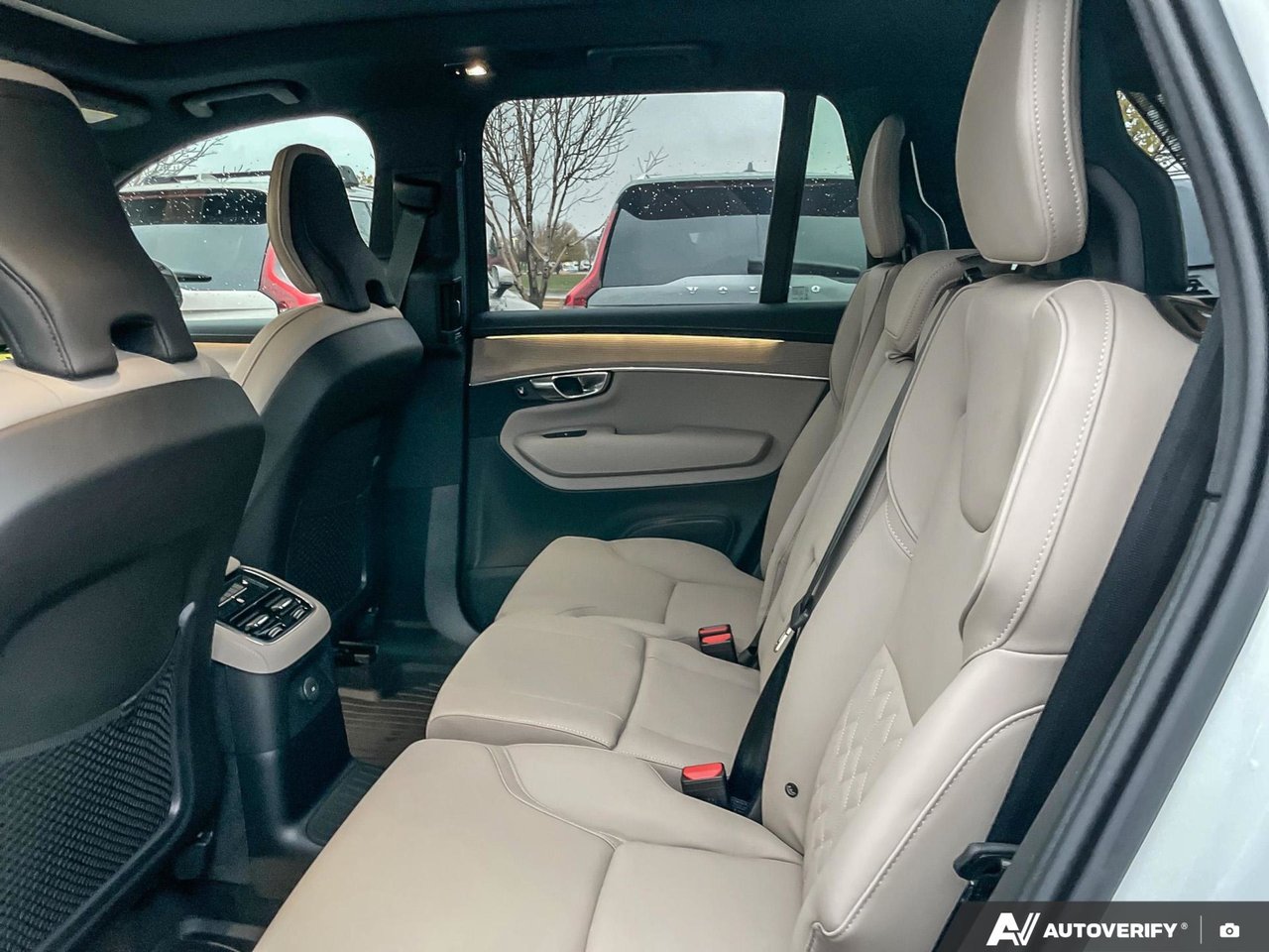 2026 Volvo XC90 Plug-In Hybrid Plus Dark Theme-23