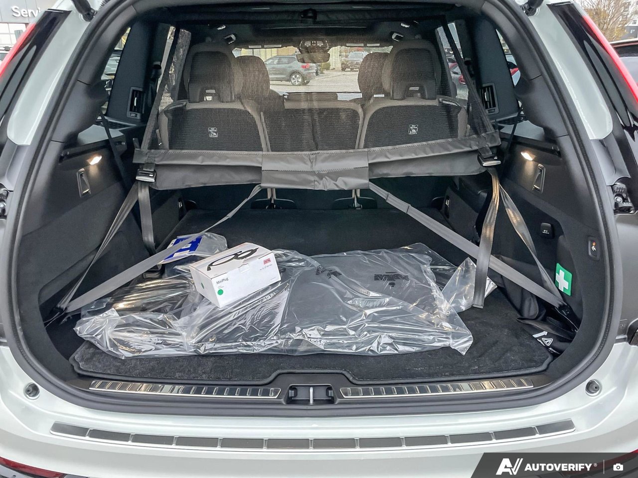 2026 Volvo XC90 Plug-In Hybrid Plus Dark Theme-8