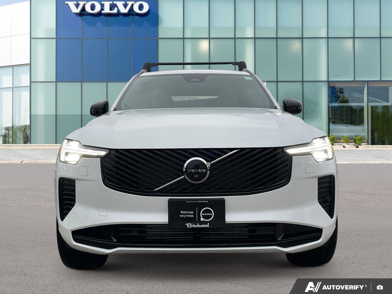 2026 Volvo XC90 Plug-In Hybrid Plus Dark Theme-5