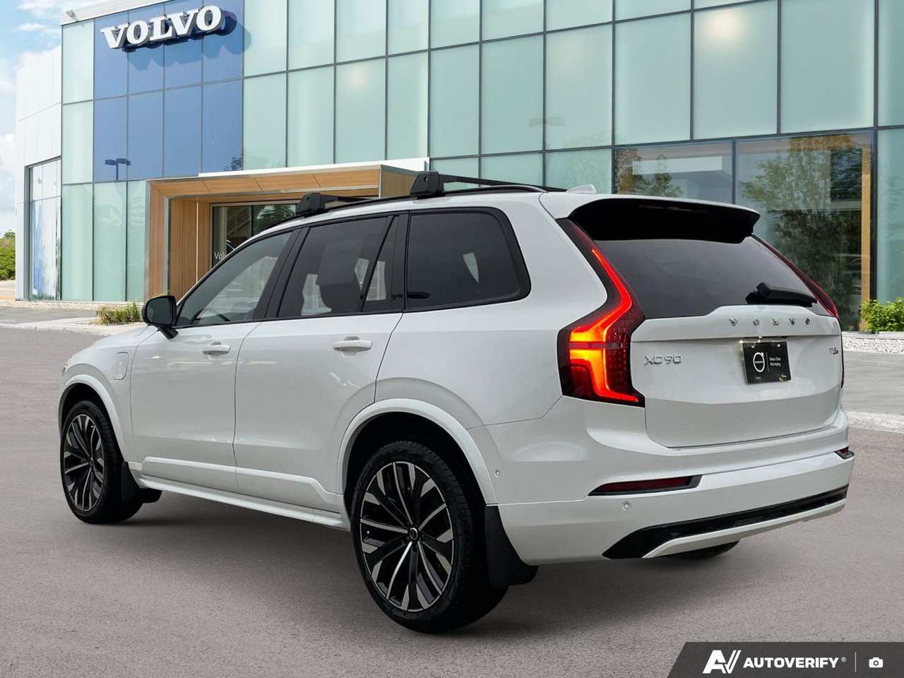 2026 Volvo XC90 Plug-In Hybrid Plus Dark Theme-3