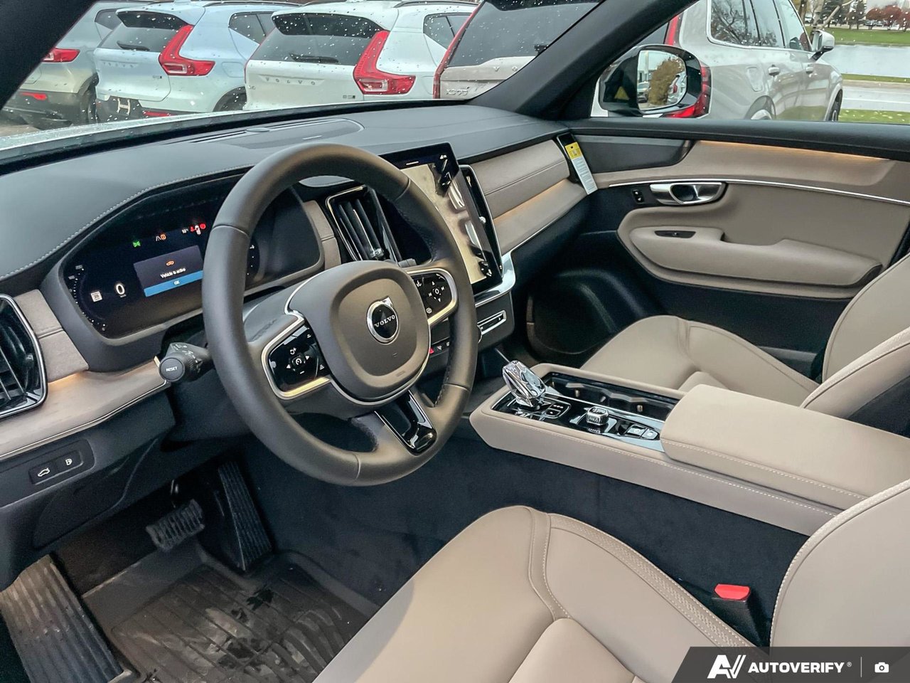 2026 Volvo XC90 Plug-In Hybrid Plus Dark Theme-13