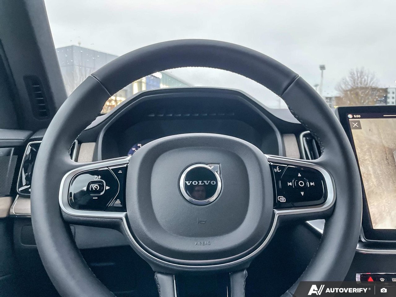 2026 Volvo XC90 Plug-In Hybrid Plus Dark Theme-14