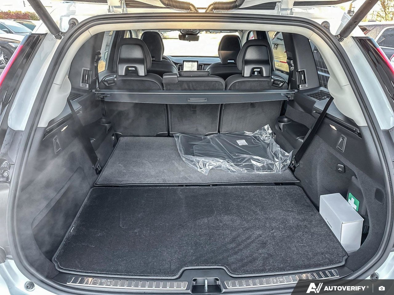 2026 Volvo XC90 Plug-in hybrid Core 7-Seater (Bright Theme)-8