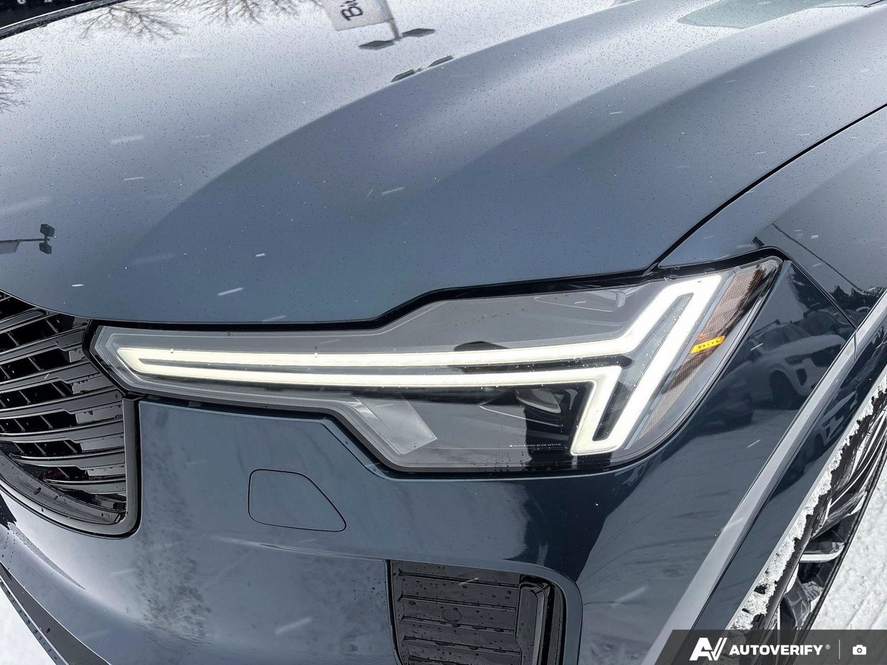 2026 Volvo XC90 Plug-In Hybrid Plus Dark Theme-11