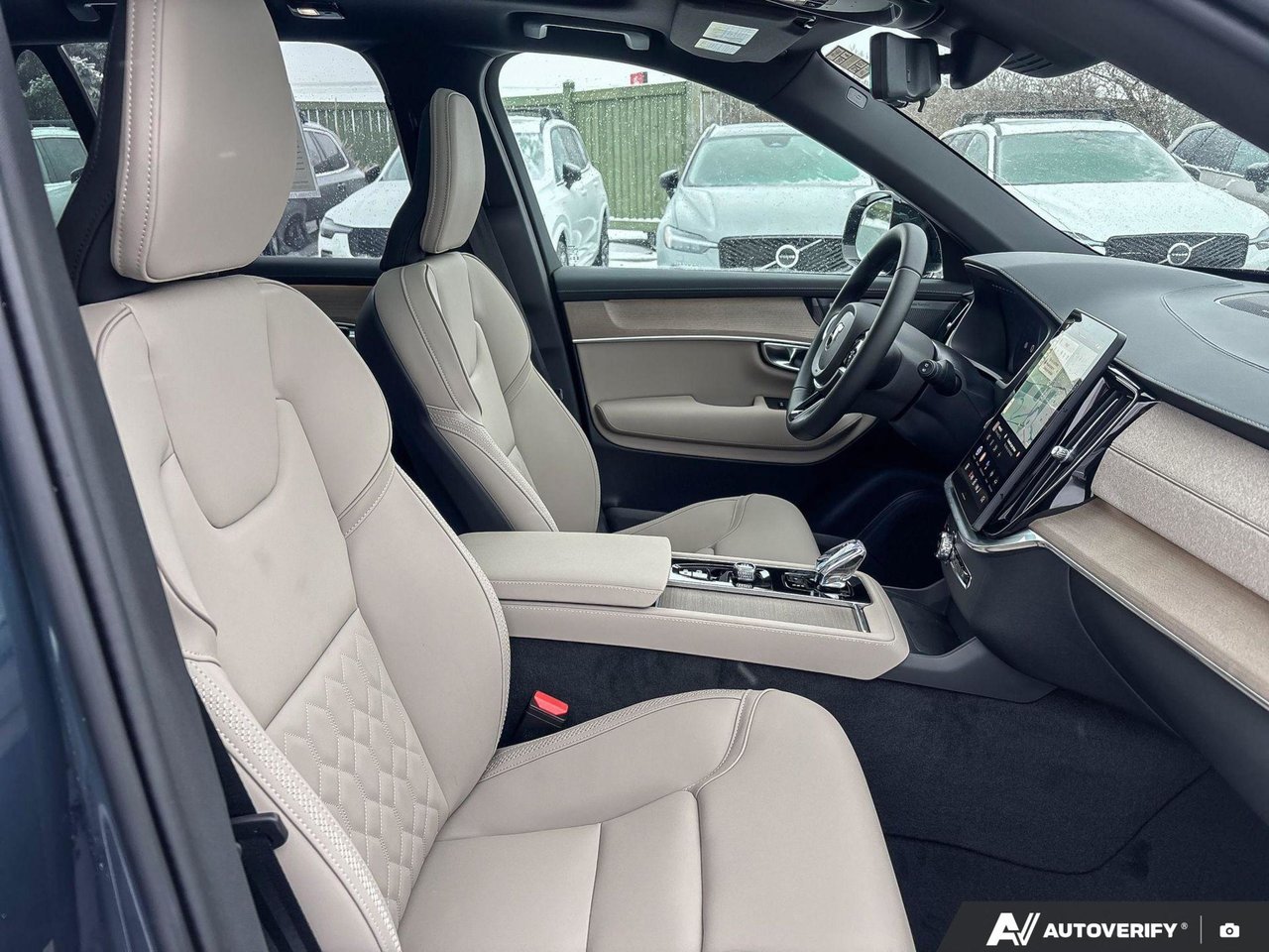 2026 Volvo XC90 Plug-In Hybrid Plus Dark Theme-22