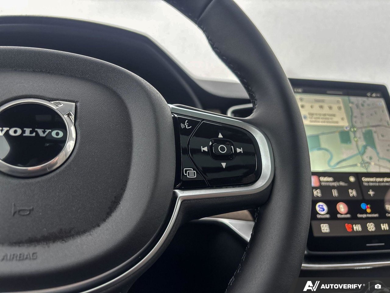 2026 Volvo XC90 Plug-In Hybrid Plus Dark Theme-16