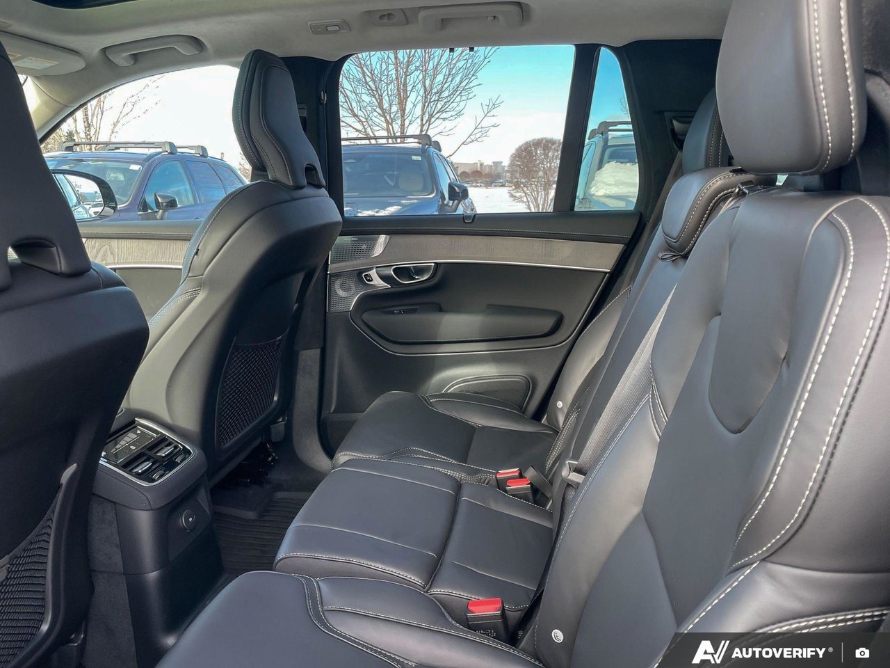 2026 Volvo XC90 Plug-In Hybrid Ultra Dark Theme-22