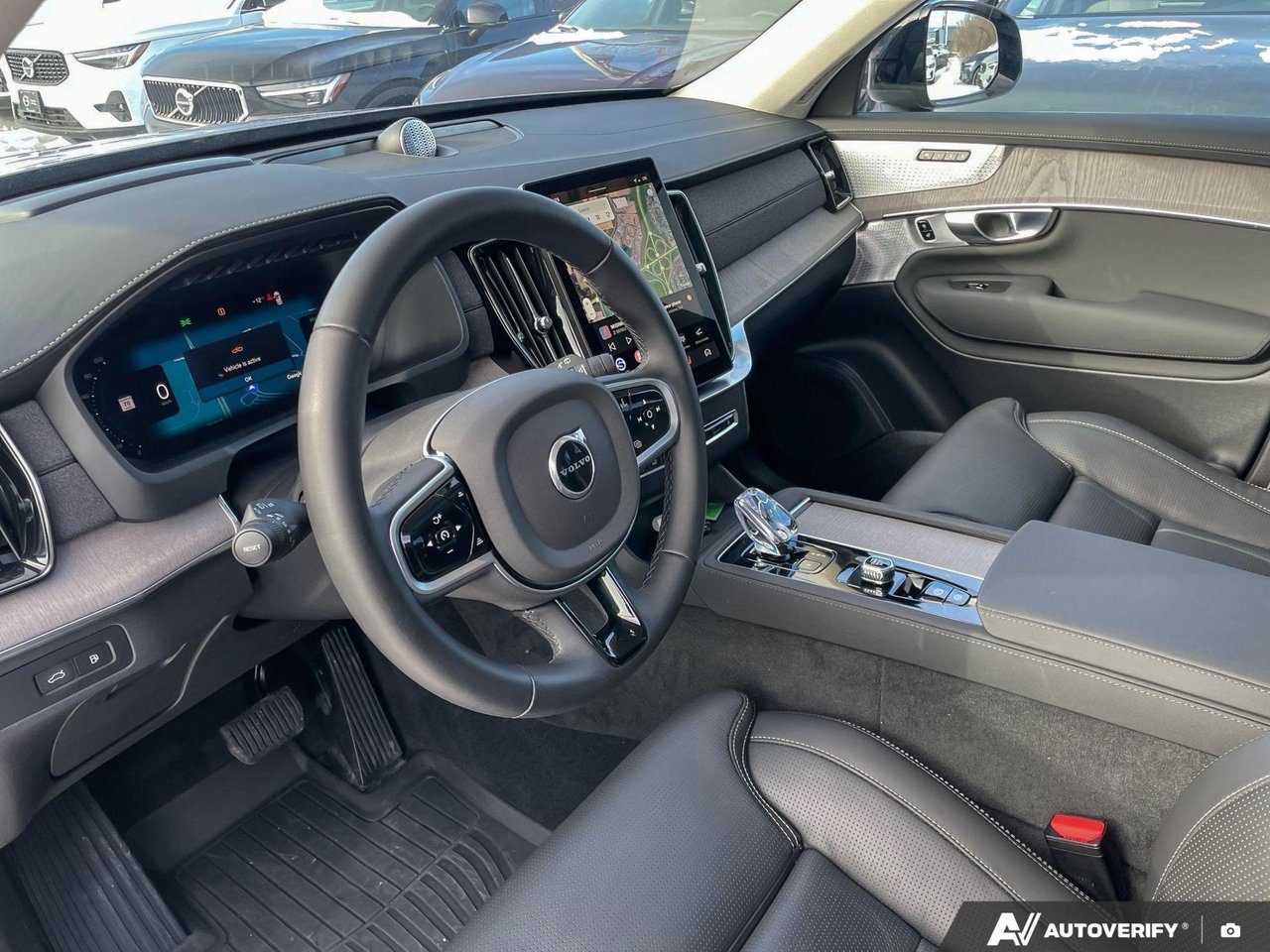 2026 Volvo XC90 Plug-In Hybrid Ultra Dark Theme-12