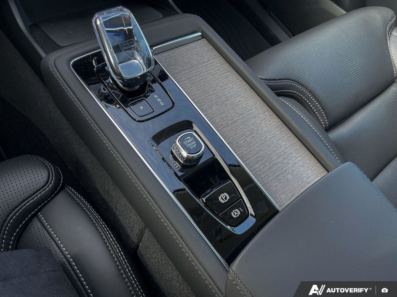 2026 Volvo XC90 Plug-In Hybrid Ultra Dark Theme-17