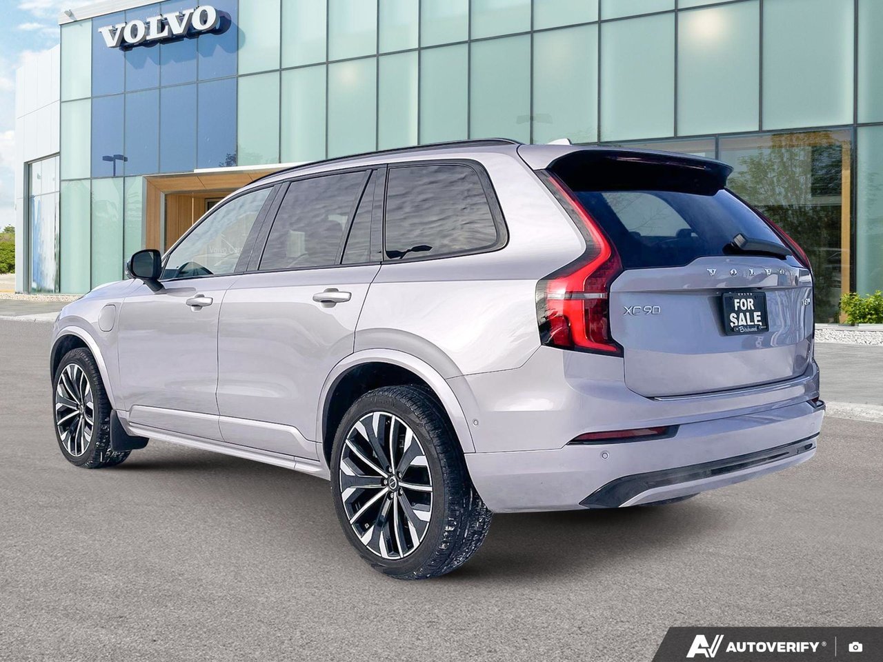 2026 Volvo XC90 Plug-In Hybrid Ultra Dark Theme-3