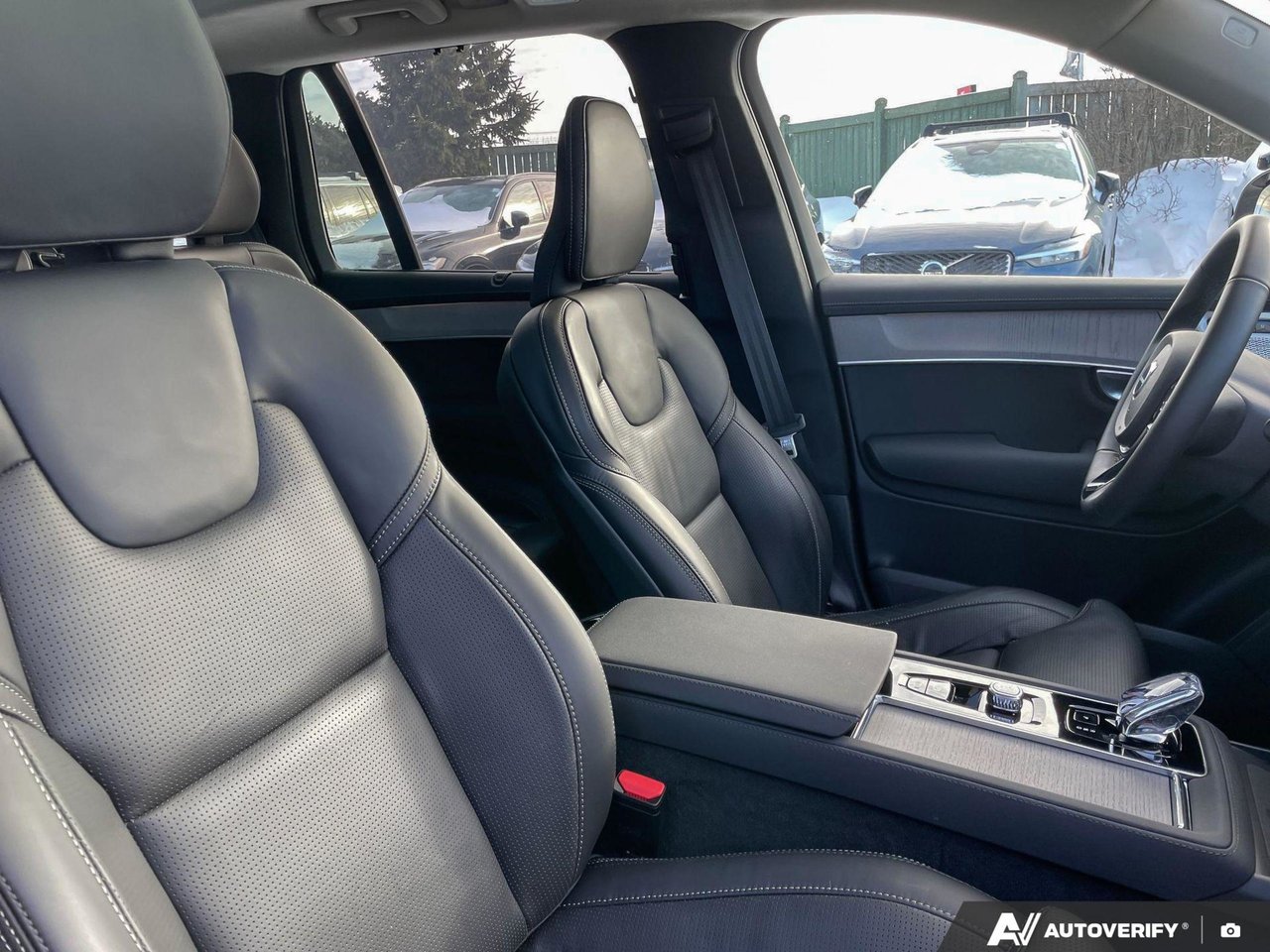 2026 Volvo XC90 Plug-In Hybrid Ultra Dark Theme-21