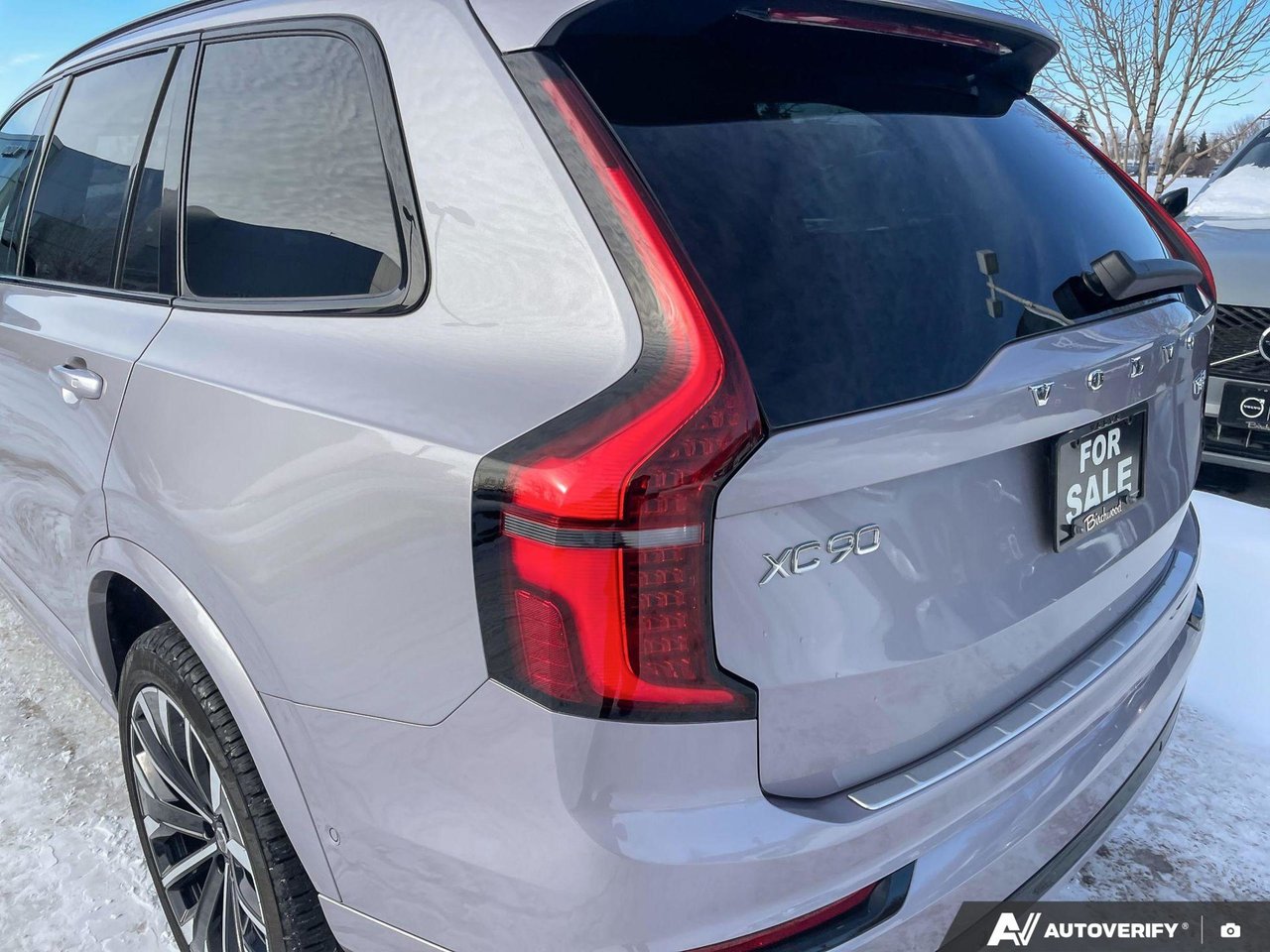 2026 Volvo XC90 Plug-In Hybrid Ultra Dark Theme-11