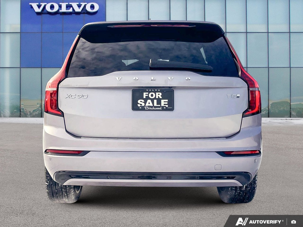 2026 Volvo XC90 Plug-In Hybrid Ultra Dark Theme-3