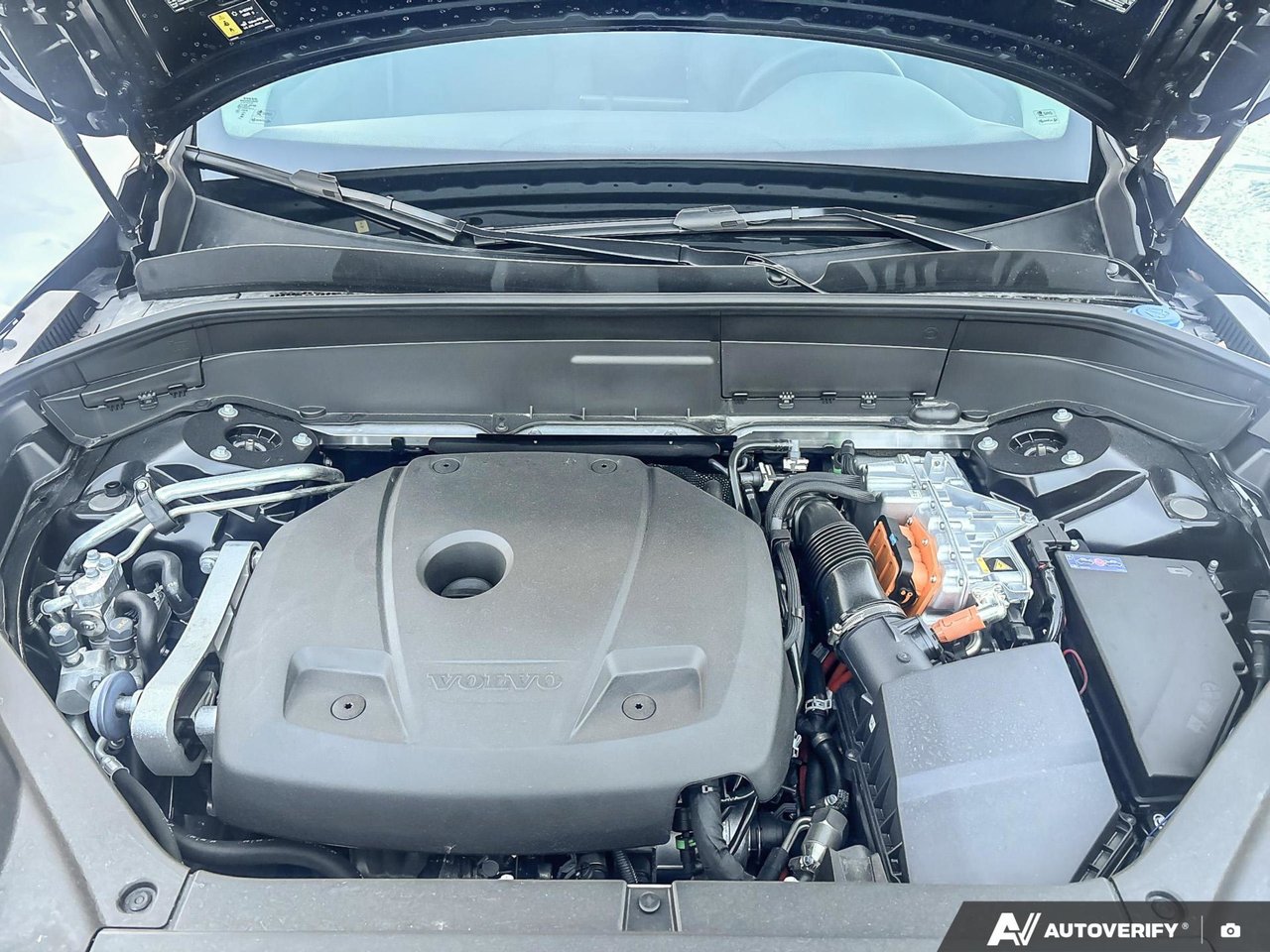 2026 Volvo XC90 Plug-In Hybrid Plus Dark Theme-6