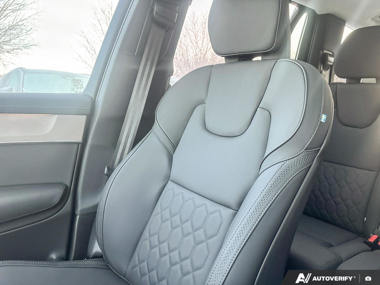 2026 Volvo XC90 Plug-In Hybrid Plus Dark Theme-19