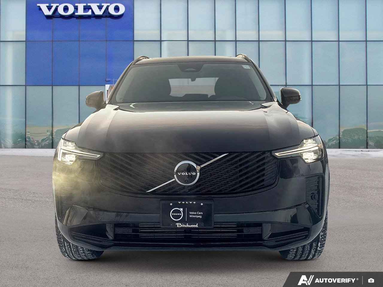 2026 Volvo XC90 Plug-In Hybrid Plus Dark Theme-4