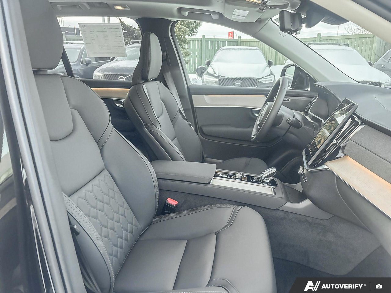 2026 Volvo XC90 Plug-In Hybrid Plus Dark Theme-21