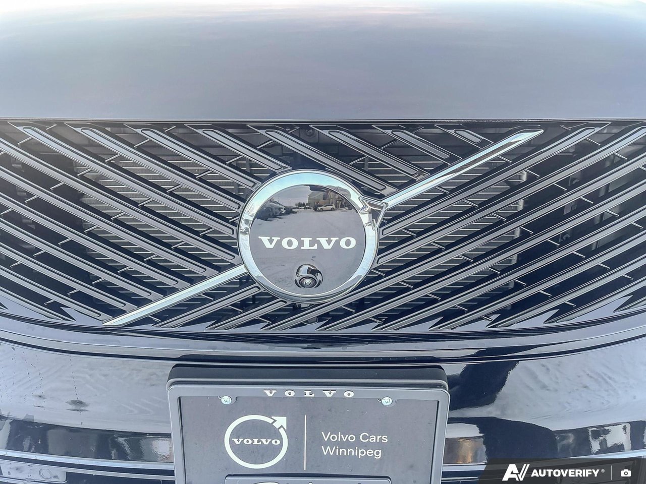 2026 Volvo XC90 Plug-In Hybrid Plus Dark Theme-5