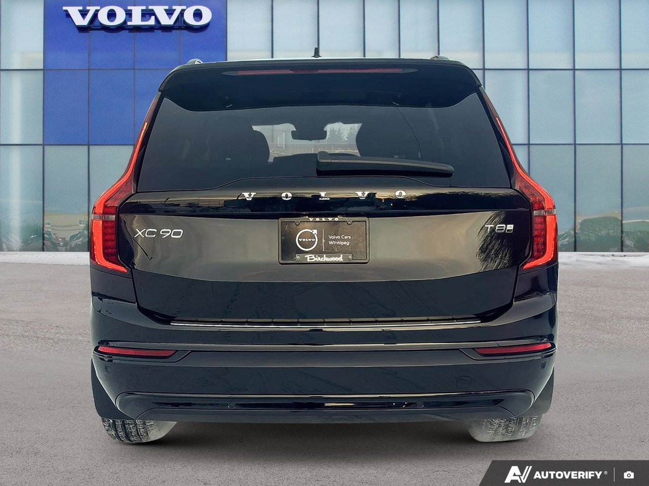 2026 Volvo XC90 Plug-In Hybrid Plus Dark Theme-3