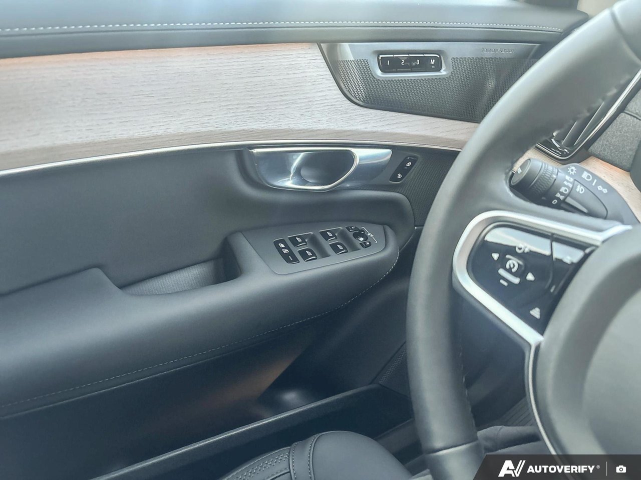 2026 Volvo XC90 Plug-In Hybrid Plus Dark Theme-16