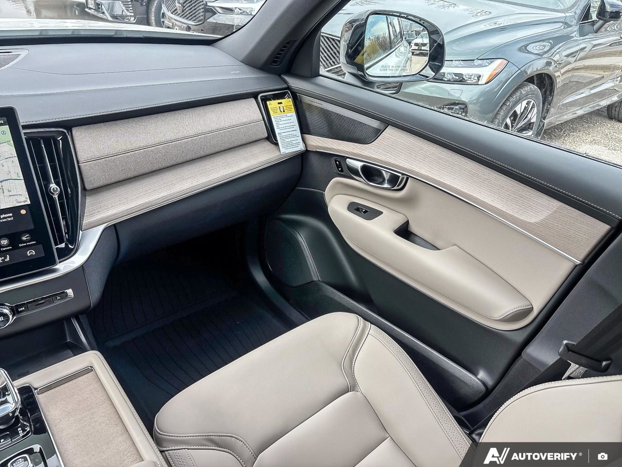 2026 Volvo XC90 Plug-In Hybrid Plus Dark Theme-24