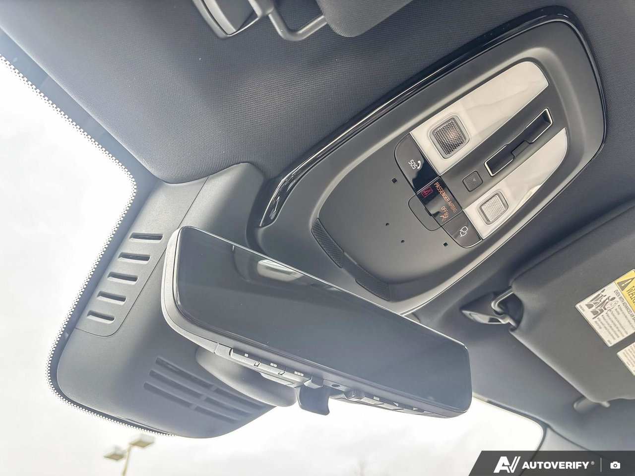 2026 Volvo XC90 Plug-In Hybrid Plus Dark Theme-21