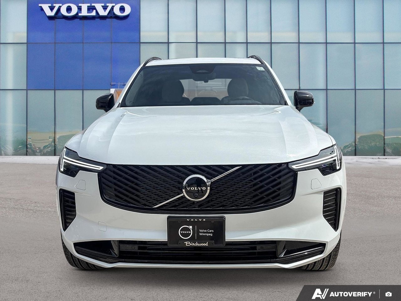 2026 Volvo XC90 Plug-In Hybrid Plus Dark Theme-4