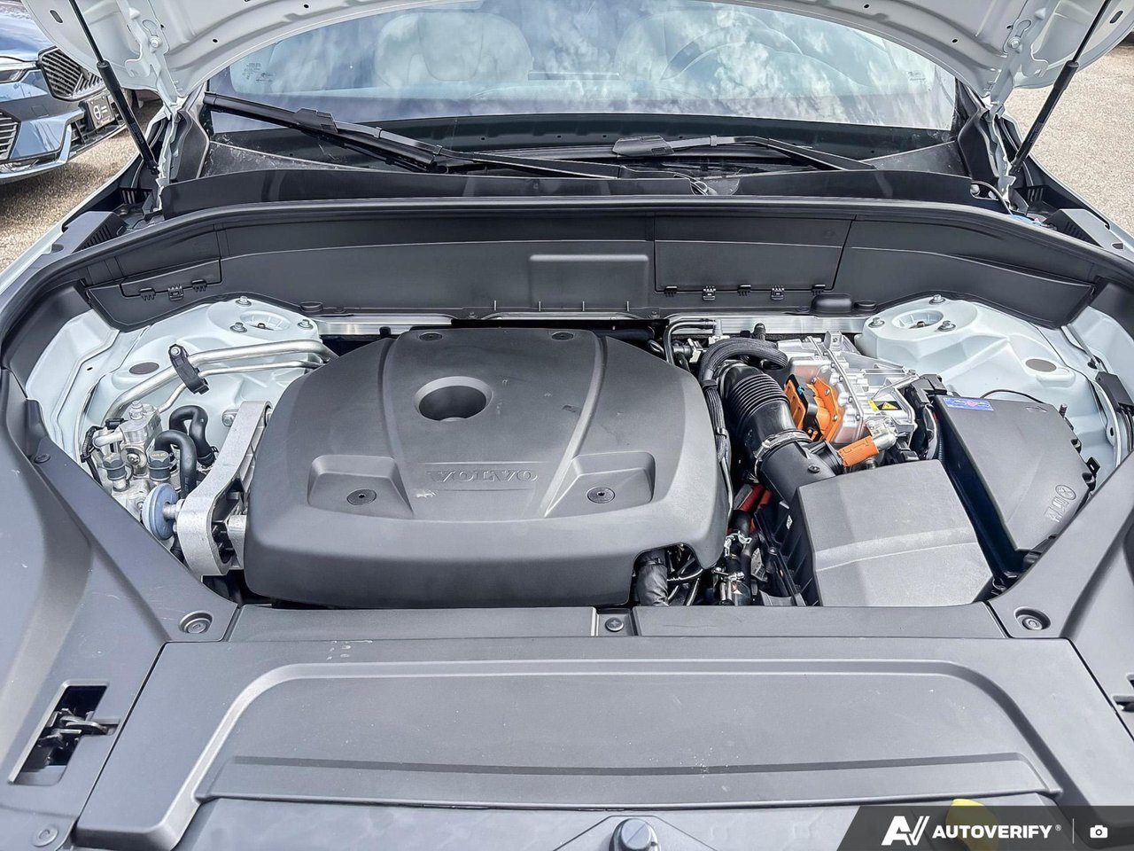 2026 Volvo XC90 Plug-In Hybrid Plus Dark Theme-6