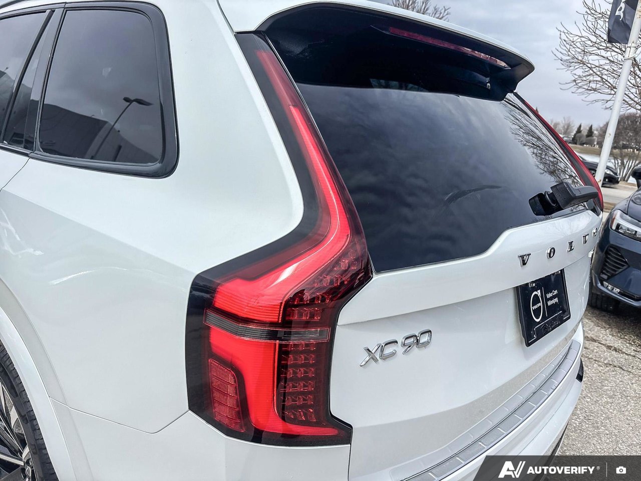 2026 Volvo XC90 Plug-In Hybrid Plus Dark Theme-11