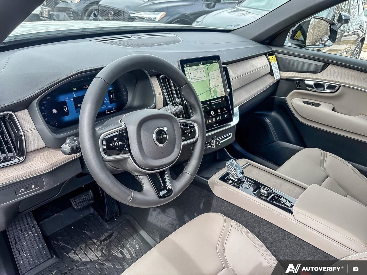 2026 Volvo XC90 Plug-In Hybrid Plus Dark Theme-13