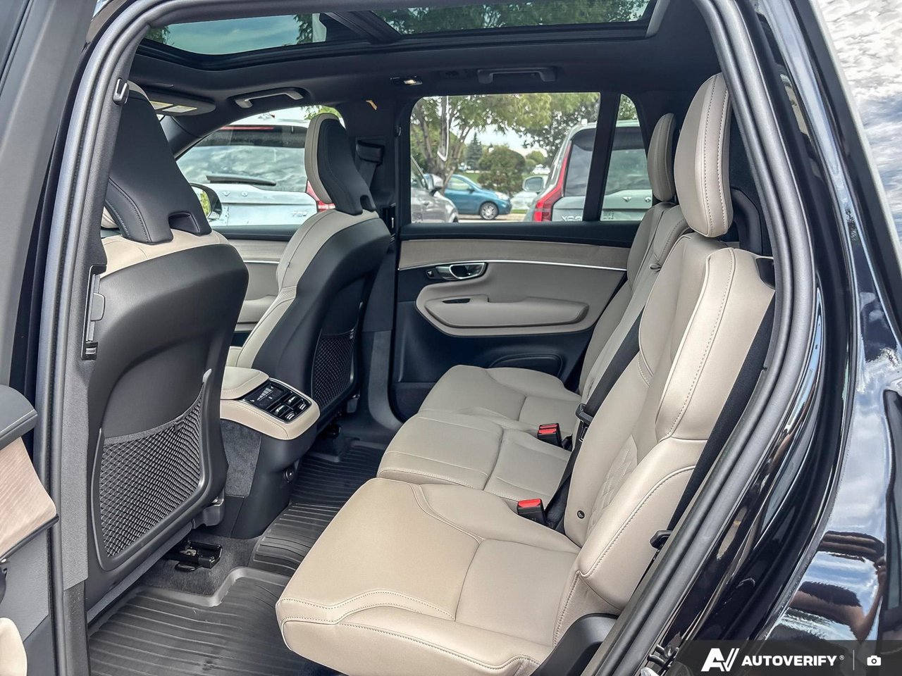 2026 Volvo XC90 Plus Dark Theme-23