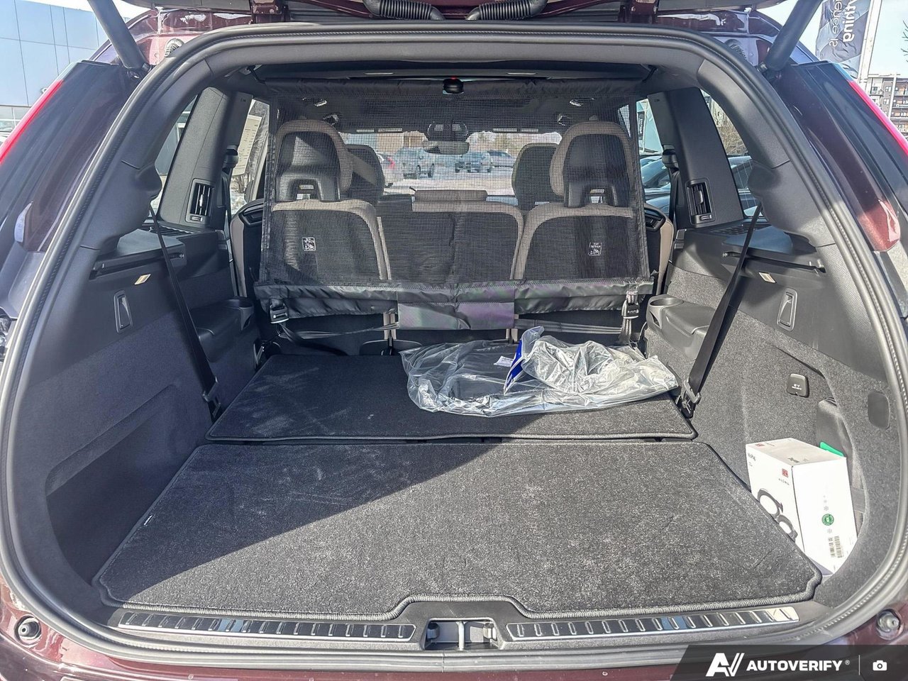 2026 Volvo XC90 Plus Dark Theme-8