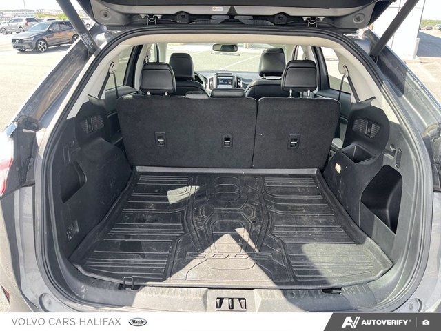 Ford Edge SEL 2022-9