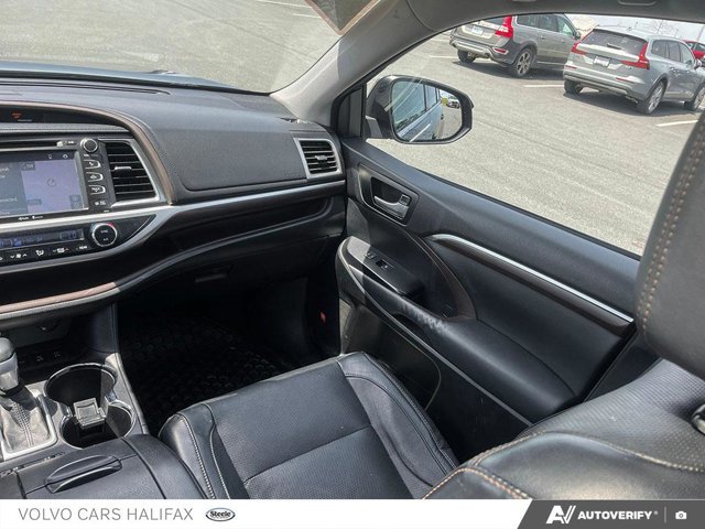2015 Toyota Highlander Limited-23