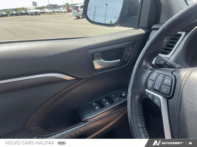 2015 Toyota Highlander Limited-15