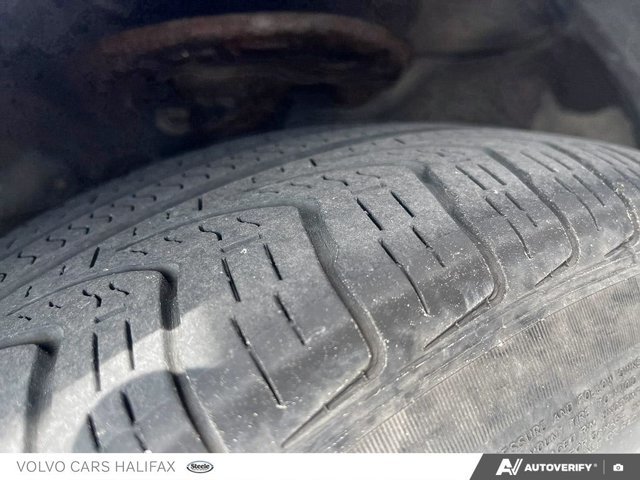 Toyota Prius v BASE 2012-5