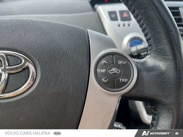 Toyota Prius v BASE 2012-12