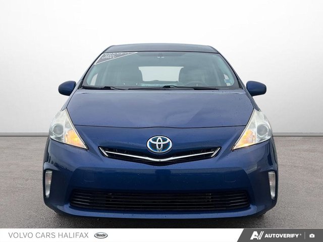 Toyota Prius v BASE 2012-1