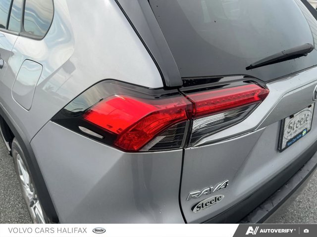 Toyota RAV4 Limited 2022-8