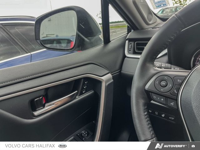 Toyota RAV4 Limited 2022-14