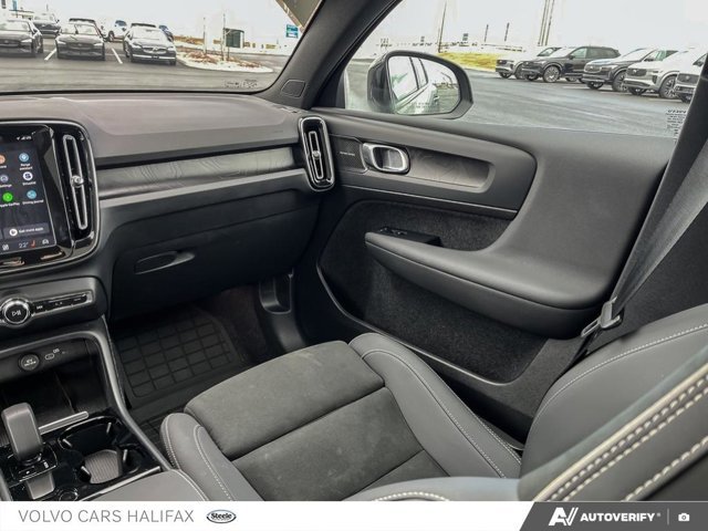 Volvo EC40 Ultra Black Edition 2025-23