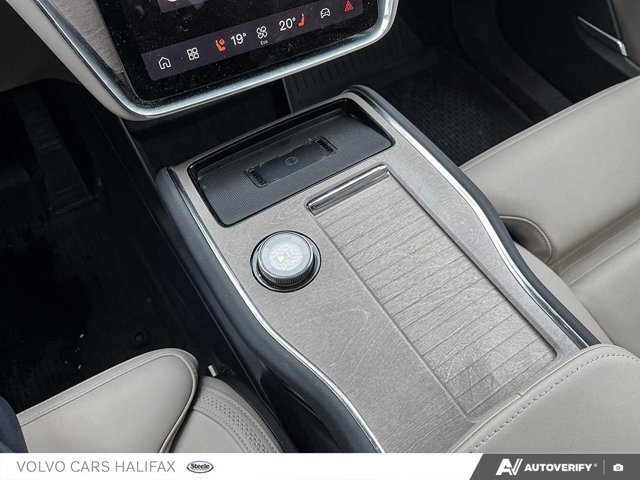 Volvo EX90 Ultra 2025-17