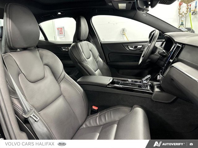 2025 Volvo S60 Plug-In Hybrid Ultra Black Edition-21