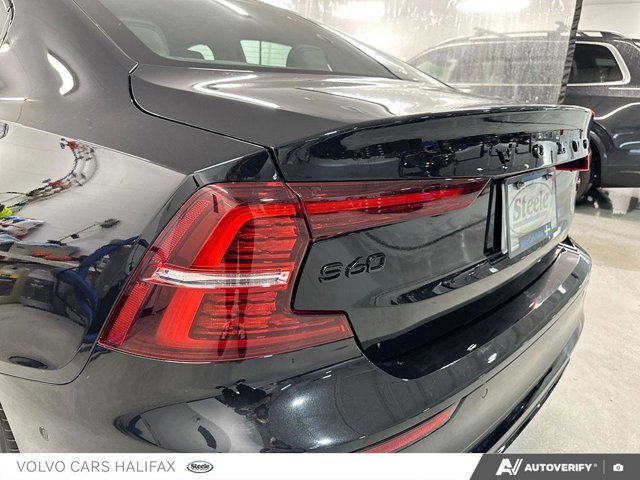 2025 Volvo S60 Plug-In Hybrid Ultra Black Edition-10
