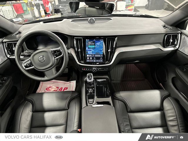 2025 Volvo S60 Plug-In Hybrid Ultra Black Edition-23